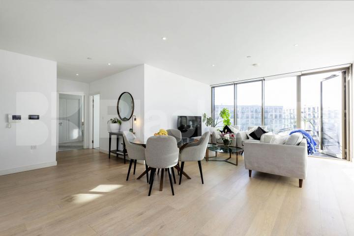 Beautiful 2 bed 2 bath in the popular development in Royal Wharf Admiralty Avenue, Royal Wharf